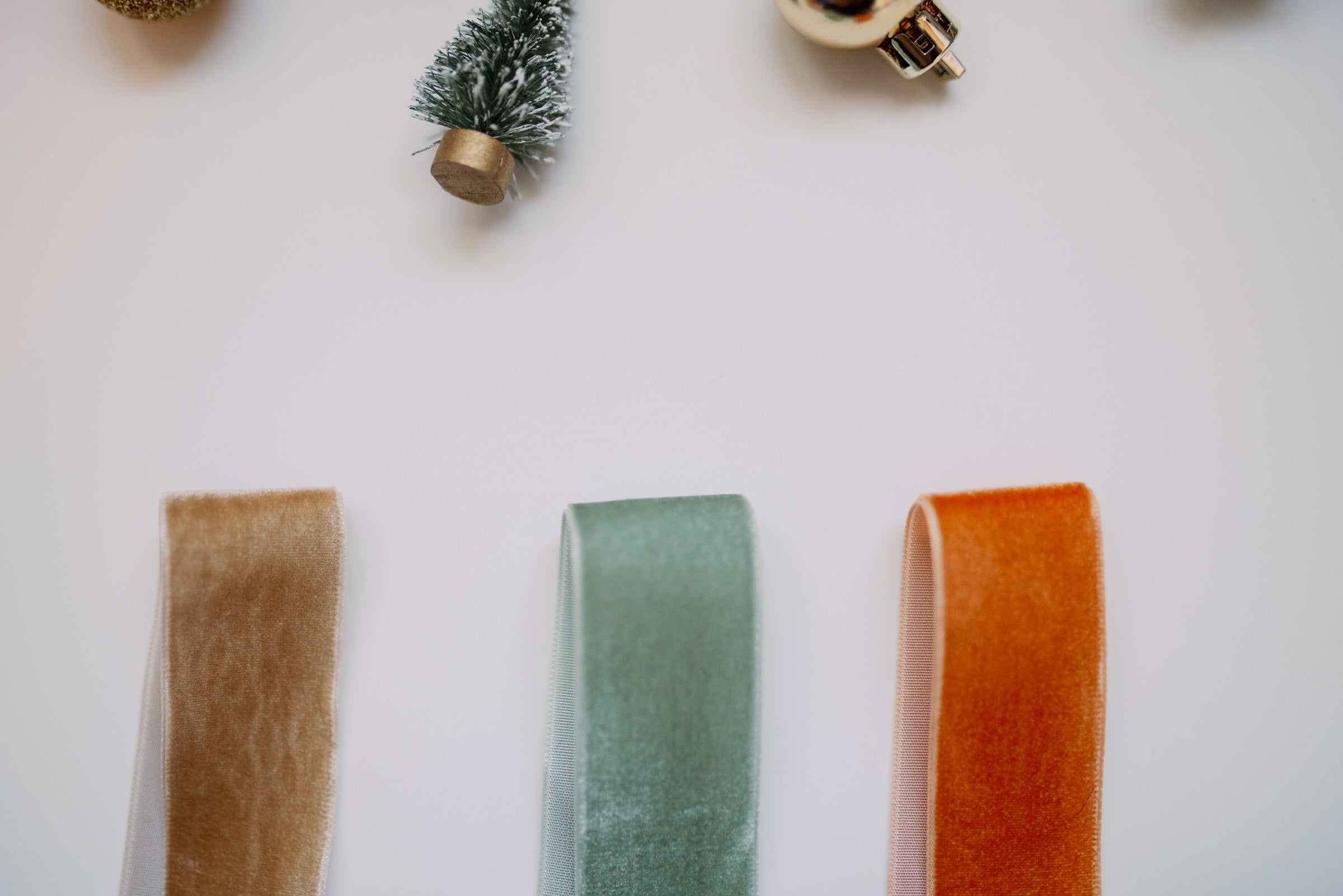 Personalized Round Acrylic Ornament – Custom Calligraphy Vinyl Design with Ribbon Choice (3")